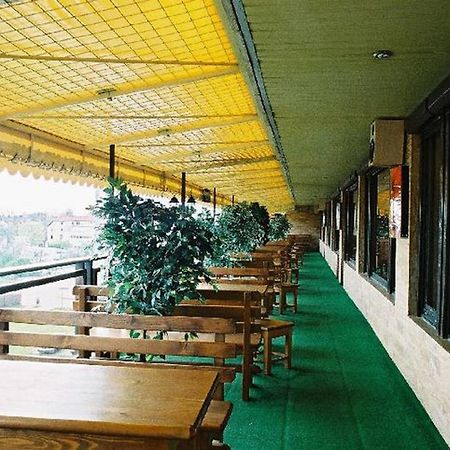 פישטני Hotel Satelit מראה חיצוני תמונה