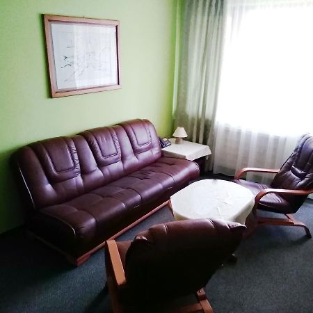 פישטני Hotel Satelit מראה חיצוני תמונה