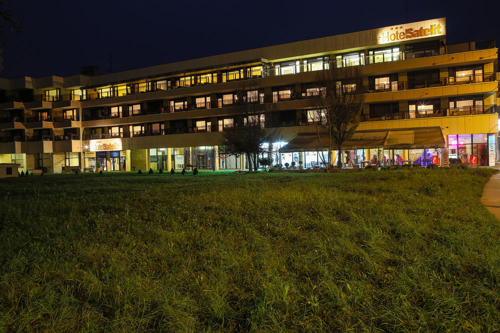 פישטני Hotel Satelit מראה חיצוני תמונה