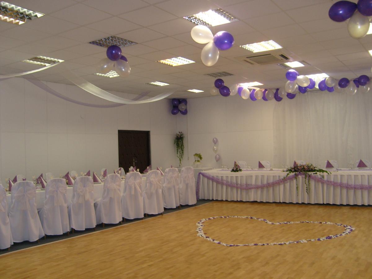 פישטני Hotel Satelit מראה חיצוני תמונה