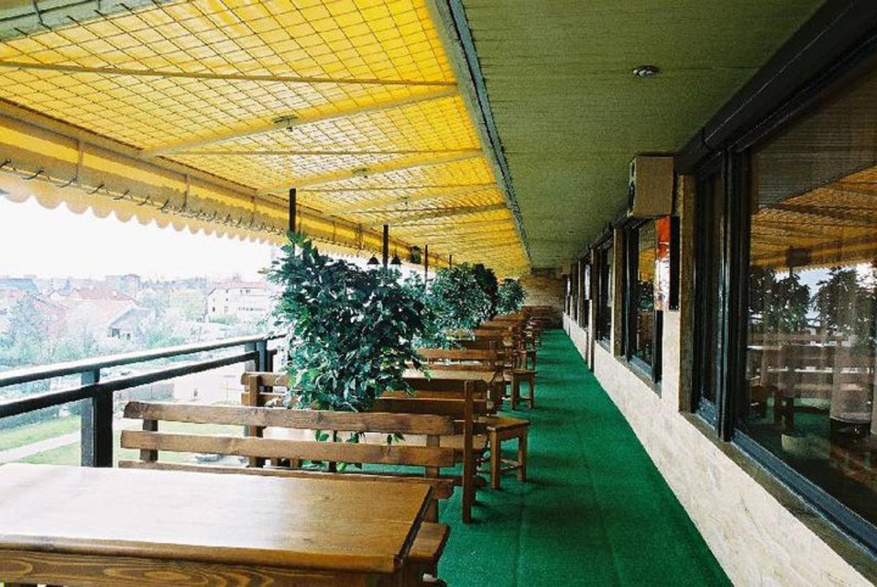 פישטני Hotel Satelit מראה חיצוני תמונה