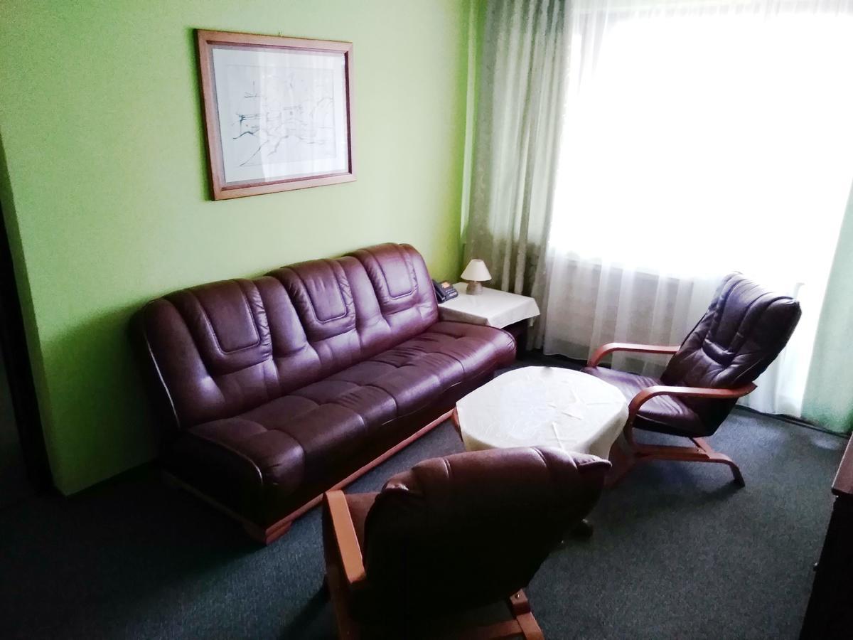 פישטני Hotel Satelit מראה חיצוני תמונה