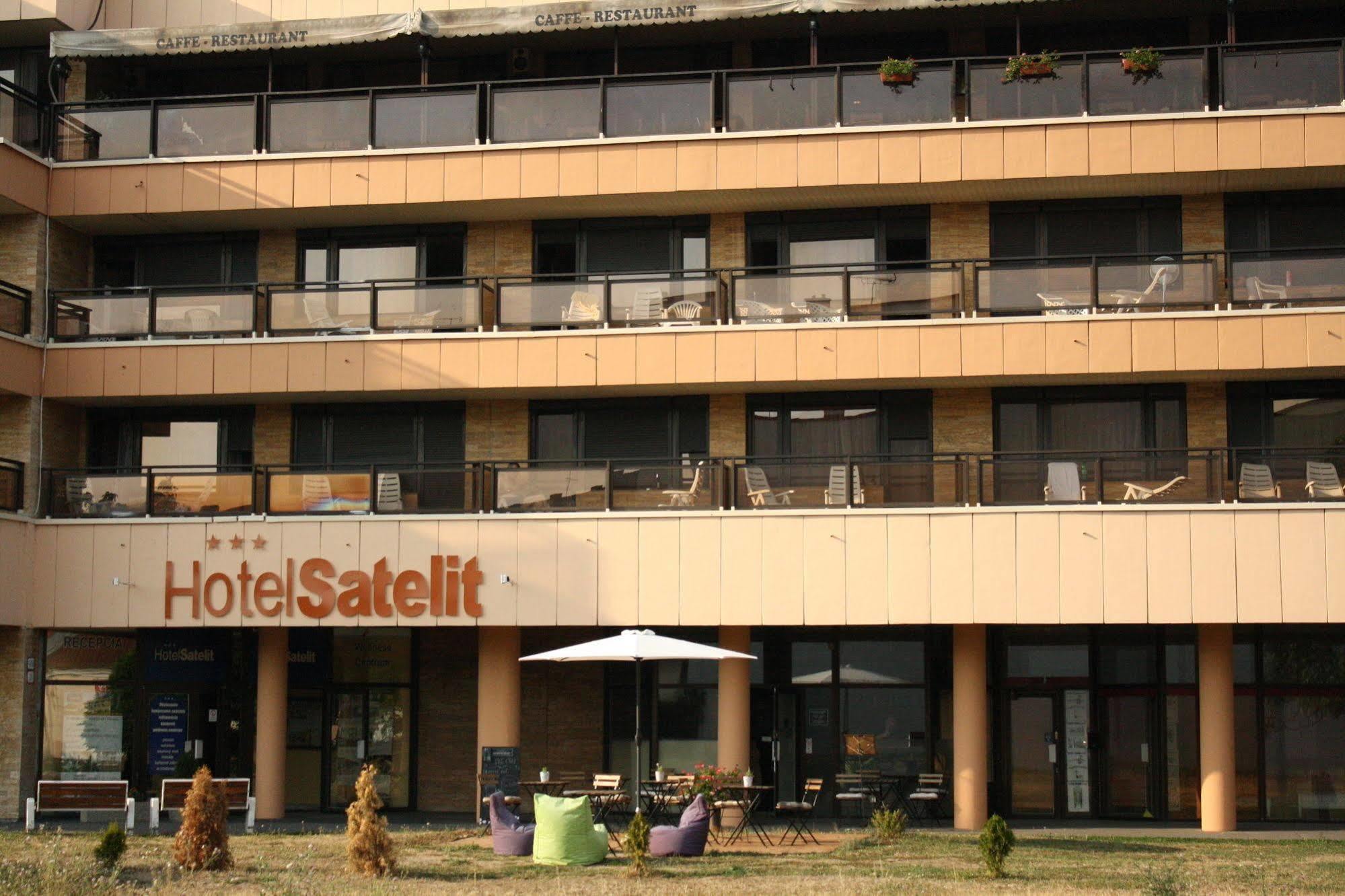 פישטני Hotel Satelit מראה חיצוני תמונה