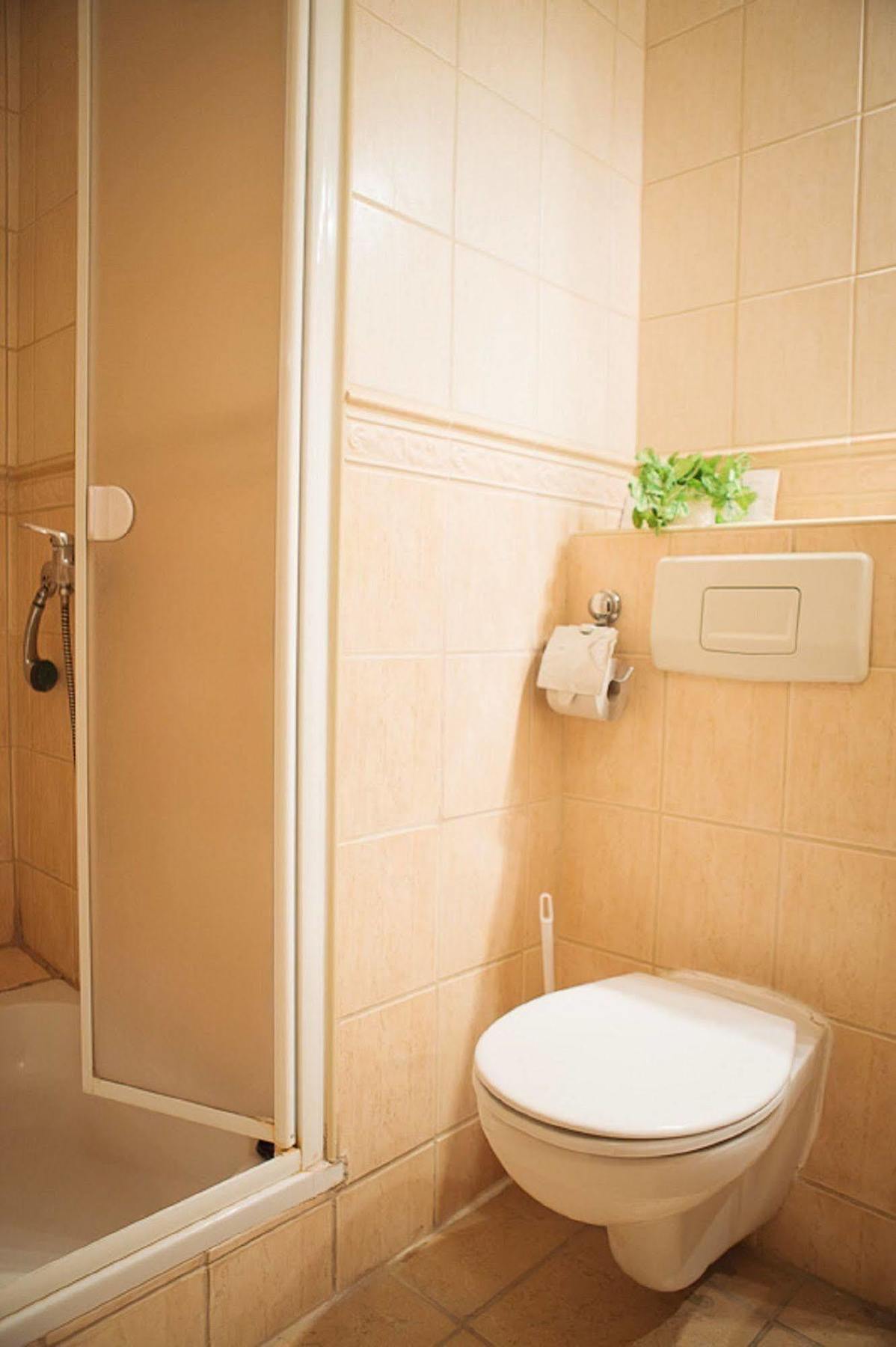 פישטני Hotel Satelit מראה חיצוני תמונה