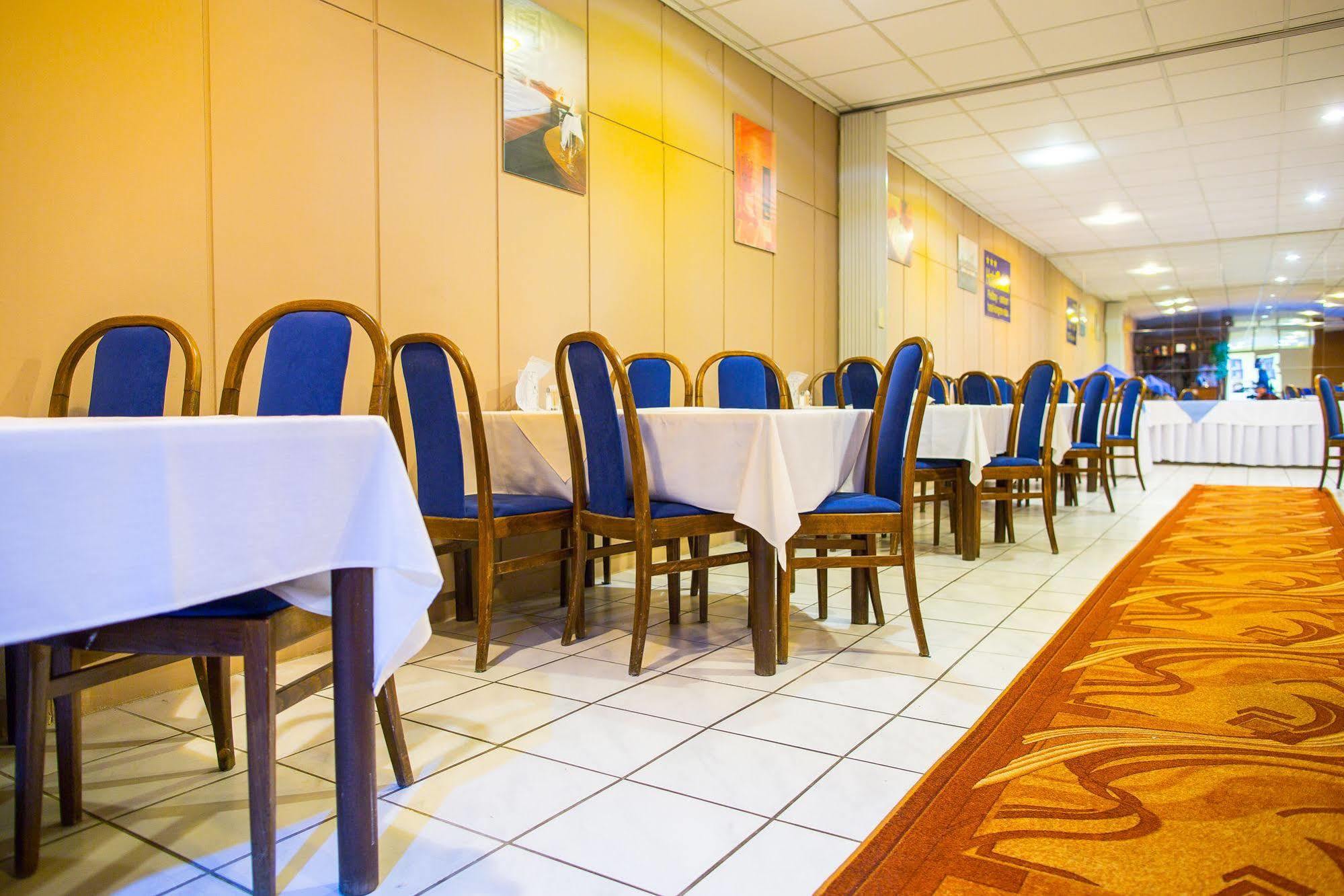 פישטני Hotel Satelit מראה חיצוני תמונה